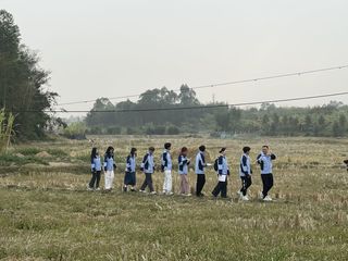 【新华社】新春走基层│村里来了大学生 把论文写在大地上